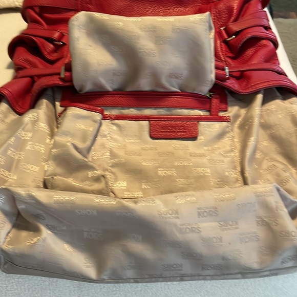 Michael Kors, red leather shoulder bag - Picture 6 of 12